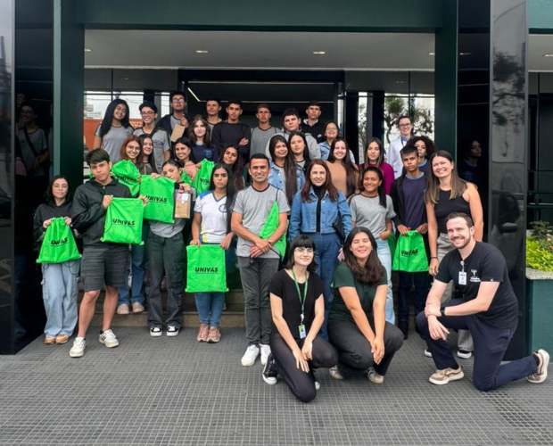 Alunos da Escola Estadual Prefeito Celso Vieira Vilela de Heliodora visitam a Univ�s